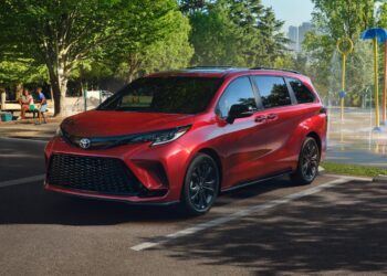 Toyota Sienna: какая комплектация выгоднее всего?