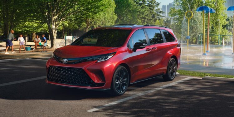 Toyota Sienna: какая комплектация выгоднее всего?