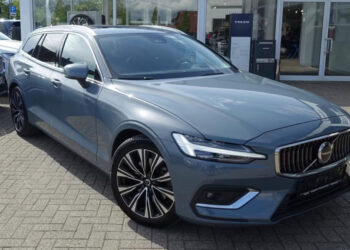 Volvo V60 B4 Plus за полцены: пробег 54 800 км, цена 29 999 евро