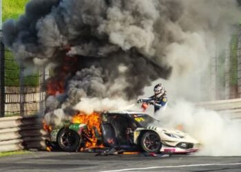 Авария в China GT: Хартог вытащил Милроя из горящей Ferrari