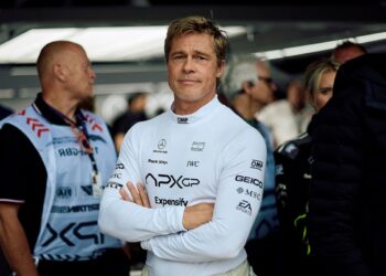 Брэд Питт даст команду на старт гонке NASCAR в Бристоле