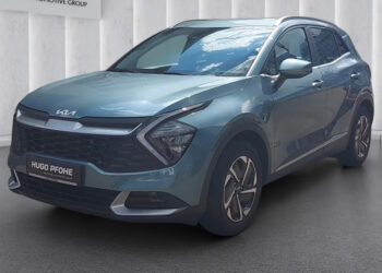 Два молодых Kia Sportage, оба с мягкими гибридами и почти одинаковым ценником. Казалось бы, выбирай любой — и не прогадаешь. Но дьявол, как обычно, в деталях: разница между этими кроссоверами куда серьёзнее, чем табличка с ценами.