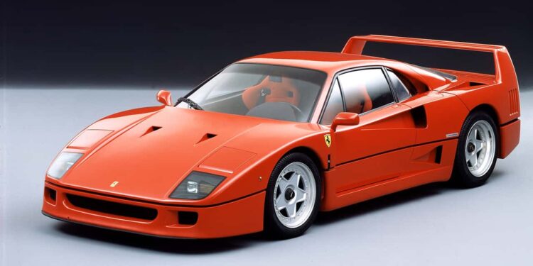 Хэмилтон купил Ferrari F40, простоявший в гараже 30 лет