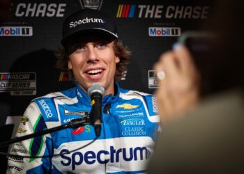 Хоцевара раскритиковали члены Зала славы NASCAR после инцидента с Кеселовски
