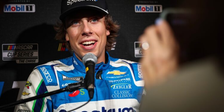 Хоцевара раскритиковали члены Зала славы NASCAR после инцидента с Кеселовски