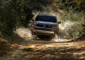 Honda Passport TrailSport 2027 догнал по дорожному просвету Jeep Wrangler