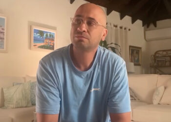 Крамер признался в насилии над женой и извинился. Но публика снова атакует жертву