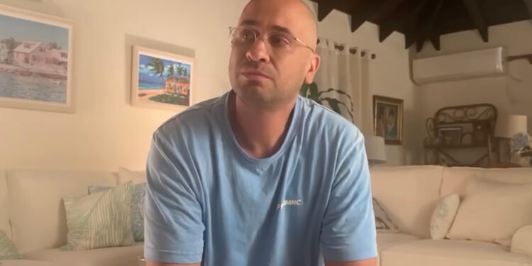 Крамер признался в насилии над женой и извинился. Но публика снова атакует жертву