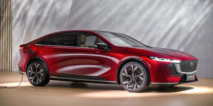 Mazda 6e (2027): электрический лифтбек получил батарею большего объёма и быструю зарядку