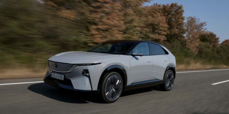 Mazda CX-6e 2026: острый дизайн, высокий расход