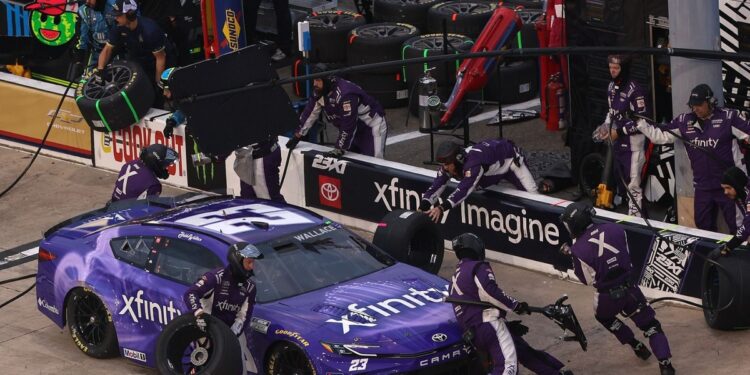 Рекордный пит-стоп Буббы Уоллеса: знаменитый экипаж №23 обновил историю NASCAR