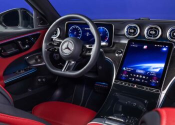 Салон обновленного Mercedes C-Class: каким стал интерьер после рестайлинга