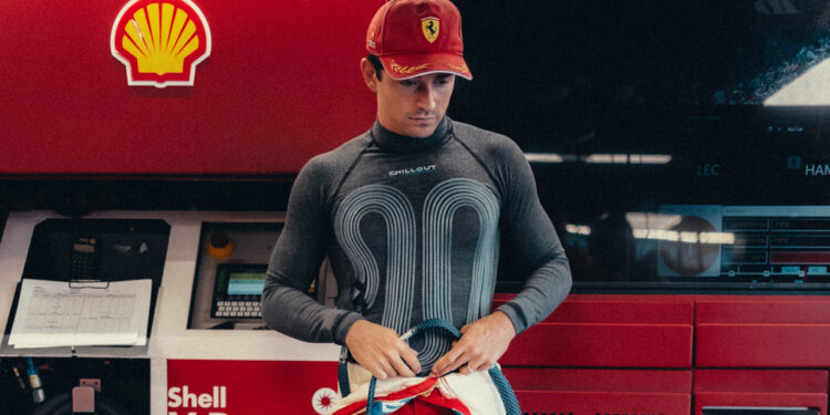 Шарль Леклер разбил машину на домашнем Гран-при Ferrari в Монце и теперь жалуется на боли. Авария вышла серьёзной — пилоту потребовалась помощь медиков.