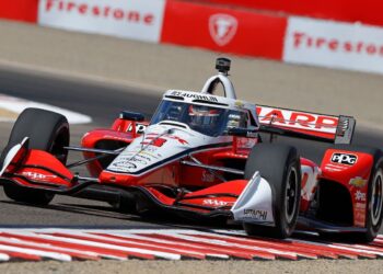 Скотт Маклафлин прервал двухлетнюю серию без побед, выиграв финал сезона IndyCar на Лагуне Секе. Пилот Penske стартовал с поула и не отдал лидерство никому на дистанции в 95 кругов, опередив Кайла Кирквуда на 1,3739 секунды.