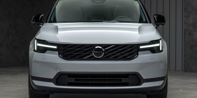 Volvo XC40 2027 получил новый экран и комплекс ADAS
