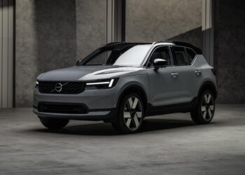 Volvo XC40 2028: тонкий рестайлинг и новые системы