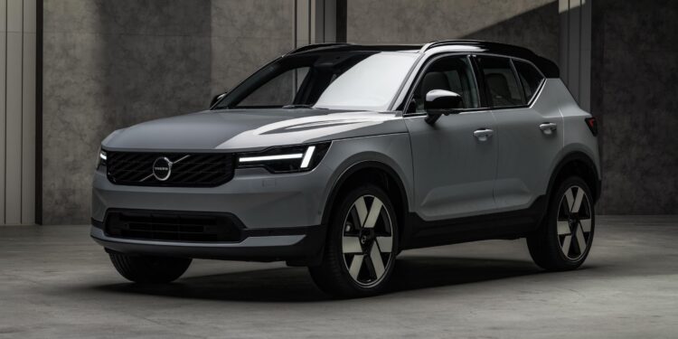Volvo XC40 2028: тонкий рестайлинг и новые системы