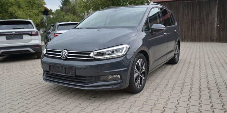 VW Touran с семью местами дешевле 30 000 евро